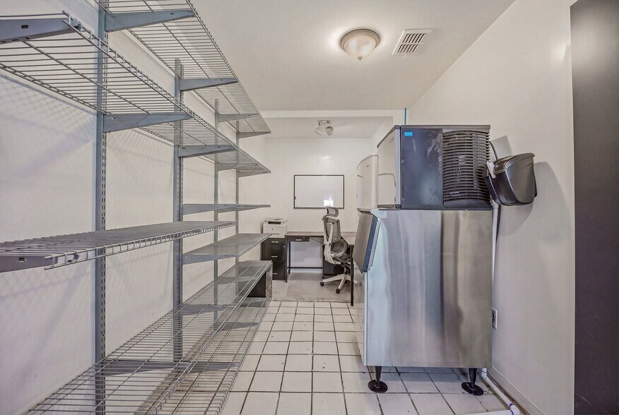 More Photos Of 608 SW Big Bend Trl, Glen Rose Restaurant For Sale