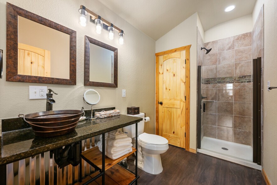 More Photos Of 212 Co 413 rd, Spicewood Hotel For Sale