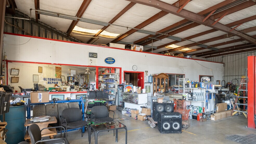 More Photos Of 281 W Merced St, Dinuba Freestanding For Sale