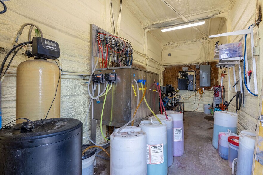 More Photos Of 617 N Ellis St, Groesbeck Carwash For Sale