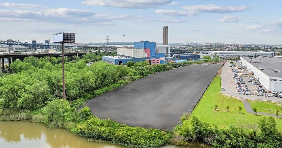 More Photos Of 76 Blanchard St, Newark Industrial For Lease