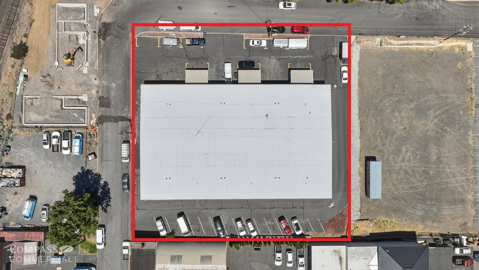 More Photos Of 1560 NE 1st St, Bend Warehouse For Sale