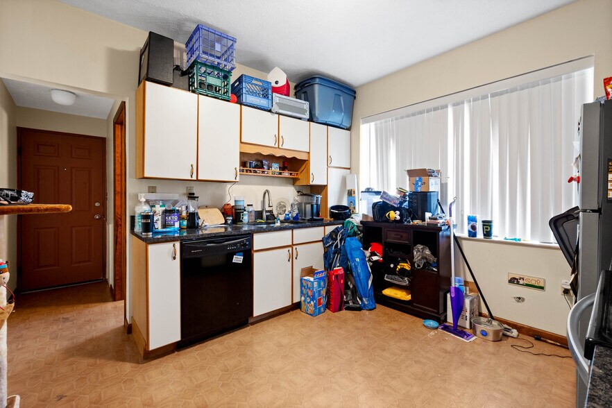 More Photos Of 700 5th Ave, Coraopolis Showroom For Sale