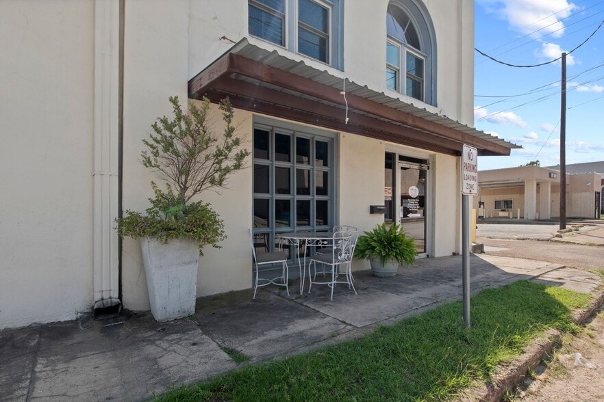 More Photos Of 219 N Main St, Winnsboro Storefront For Sale