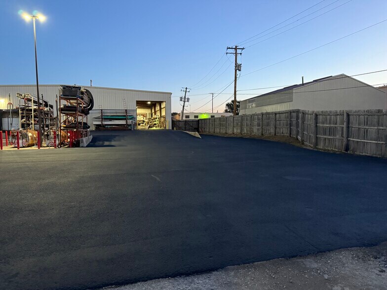 More Photos Of 1725 Weld Rd, Elgin Warehouse For Sale