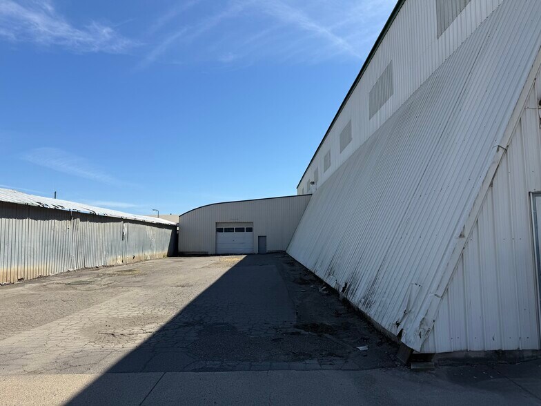 More Photos Of 2050 Cross St, Eugene Warehouse For Lease