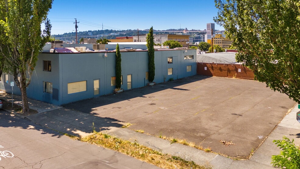 More Photos Of 323 SE 7th Ave, Portland Industrial For Sale