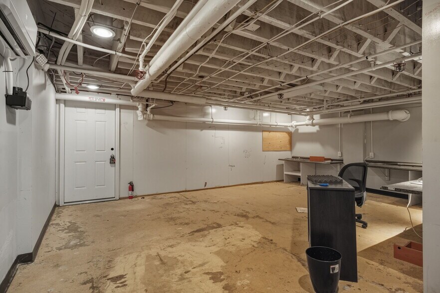 More Photos Of 21-27 N Central Ave, Staunton Office For Lease