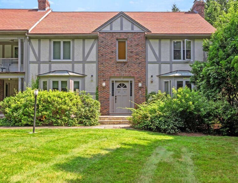 More Photos Of 263 South St, Holliston Apartments For Sale