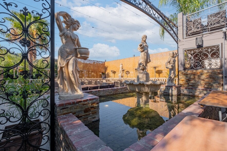 More Photos Of 6500 Foothill Blvd, Tujunga Restaurant For Sale