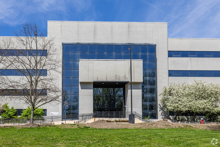 More Photos Of 695 US Highway 46, Fairfield Office For Lease