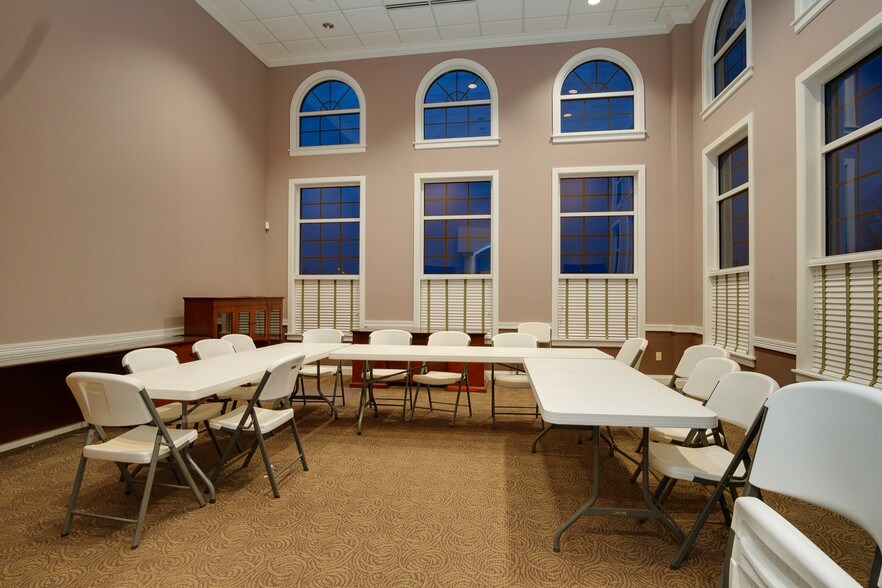 More Photos Of 8120 Garnet Dr, Dayton Medical For Sale