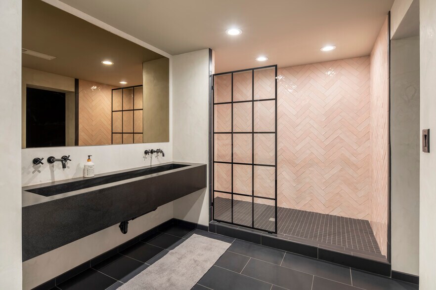 More Photos Of 1100 E Washington St, Phoenix Office For Sale