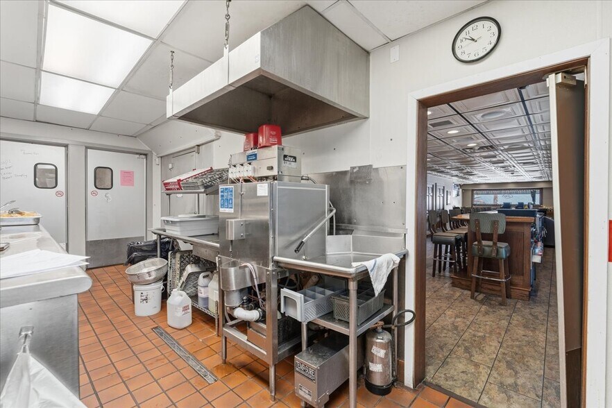 More Photos Of 318 New York Ave, Rochester Sports And Entertainment For Sale