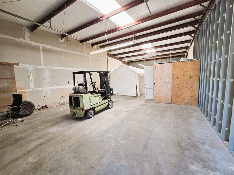 More Photos Of 946 13th Ln, Vero Beach Unknown For Lease