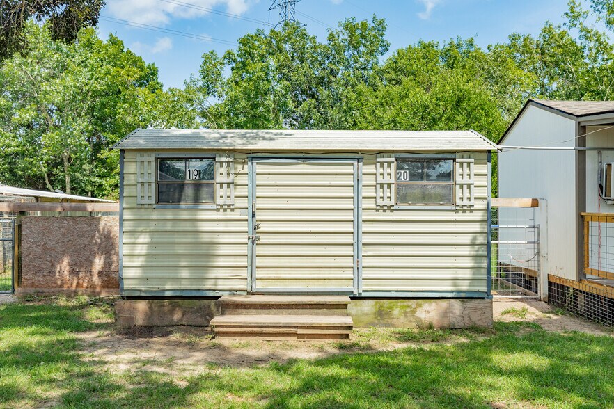 More Photos Of 2230 Nancy St, Alvin Specialty For Sale
