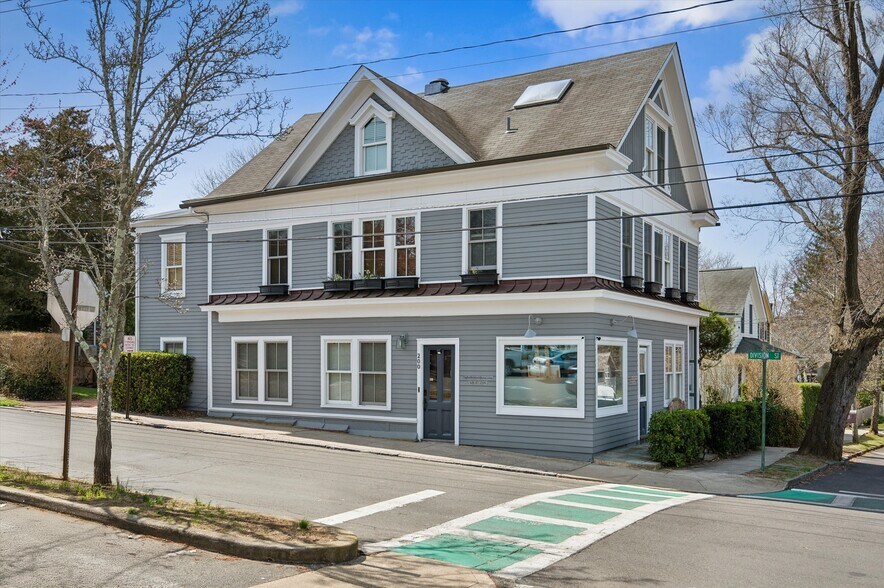 Primary Photo Of 200 Division St, Sag Harbor Loft Creative Space For Lease