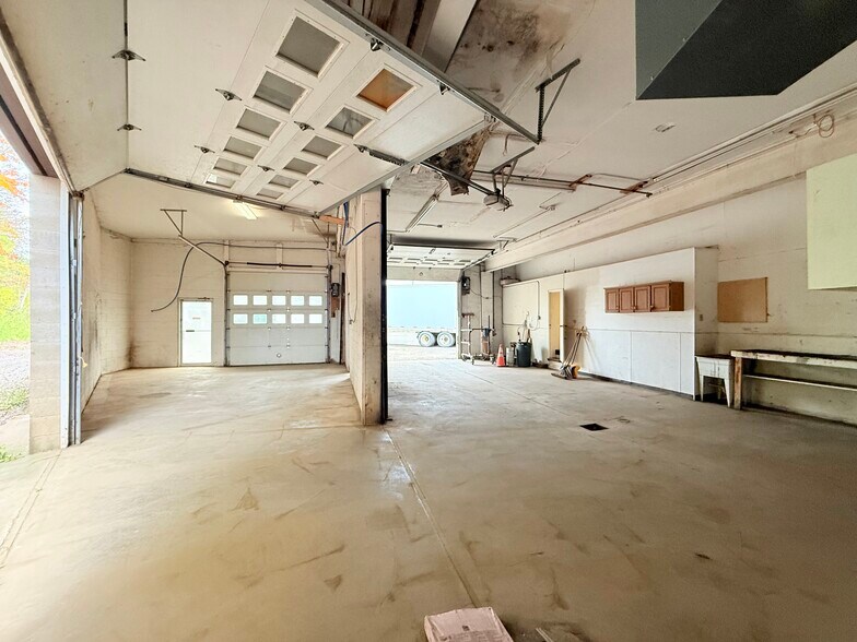 More Photos Of 807 S 4th St, Fulton General Retail For Sale