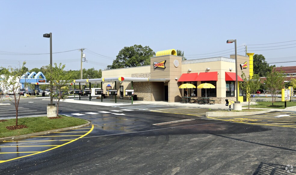 Primary Photo Of 148 Page Ave, Staten Island Freestanding For Lease