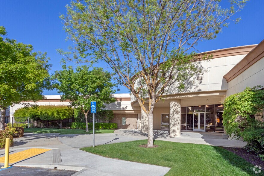 Primary Photo Of 7576 N Ingram Ave, Fresno Office For Lease