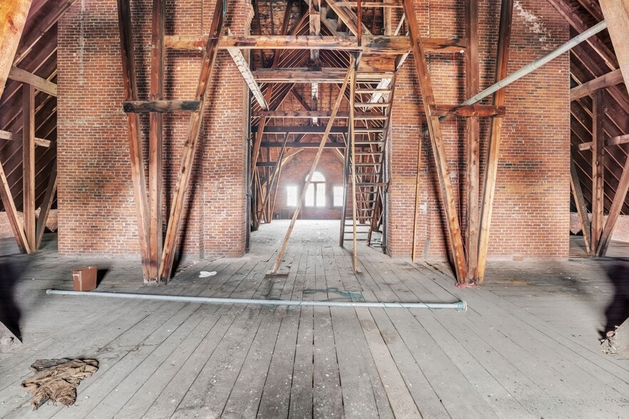 More Photos Of 34 N Main St, Orange Schools For Sale