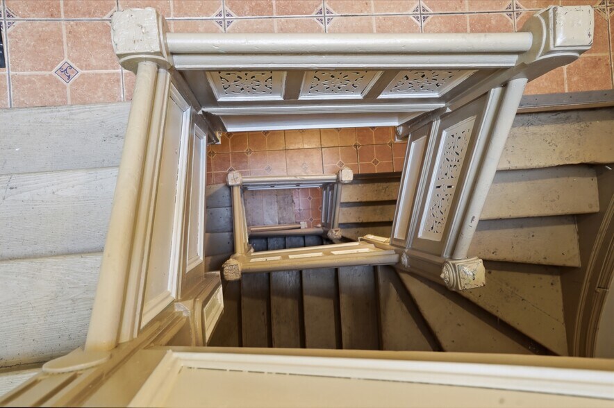 More Photos Of 10 Eastman Ter, Poughkeepsie Apartments For Sale