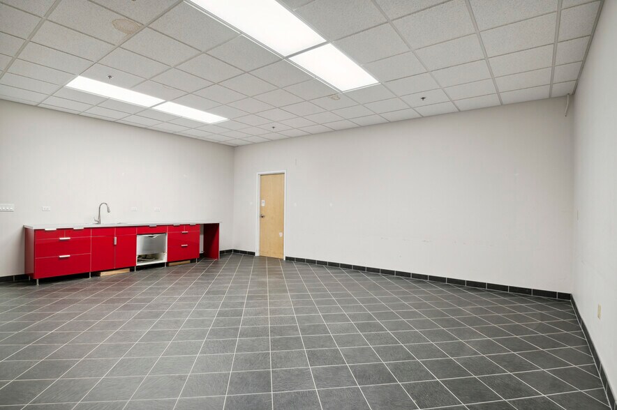 More Photos Of 161-191 Edgemoor Rd, Wilmington Light Distribution For Lease