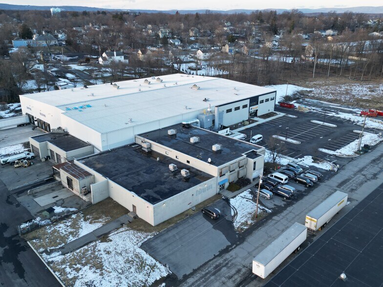 More Photos Of 36-60 Industrial pl, Middletown Manufacturing For Lease