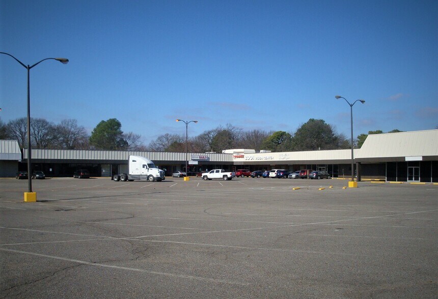 More Photos Of 3071-3129 Perkins Rd S, Memphis Unknown For Lease
