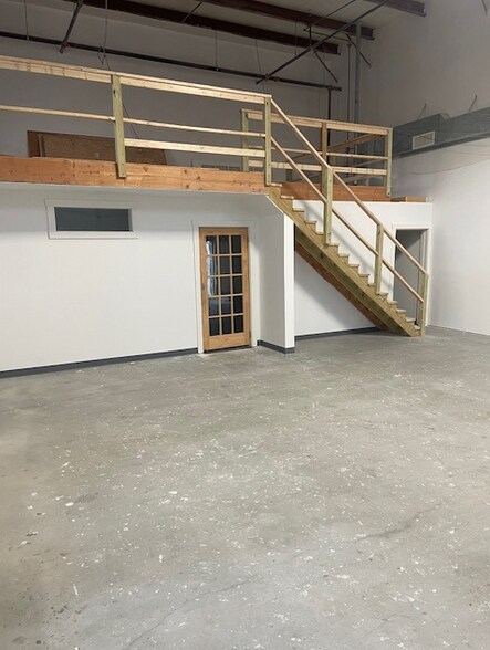 More Photos Of 92 Industrial Dr, Mashpee Flex For Lease