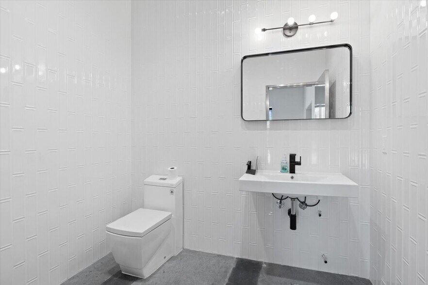 More Photos Of 3030 Lower Mill Dr, Hood River Industrial For Sale