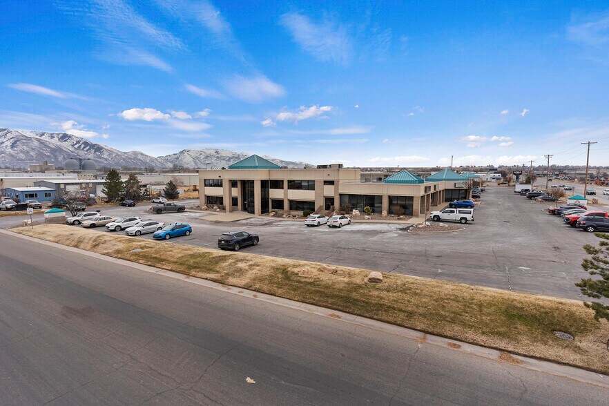 More Photos Of 1877 W 2800 S, Ogden Flex For Lease