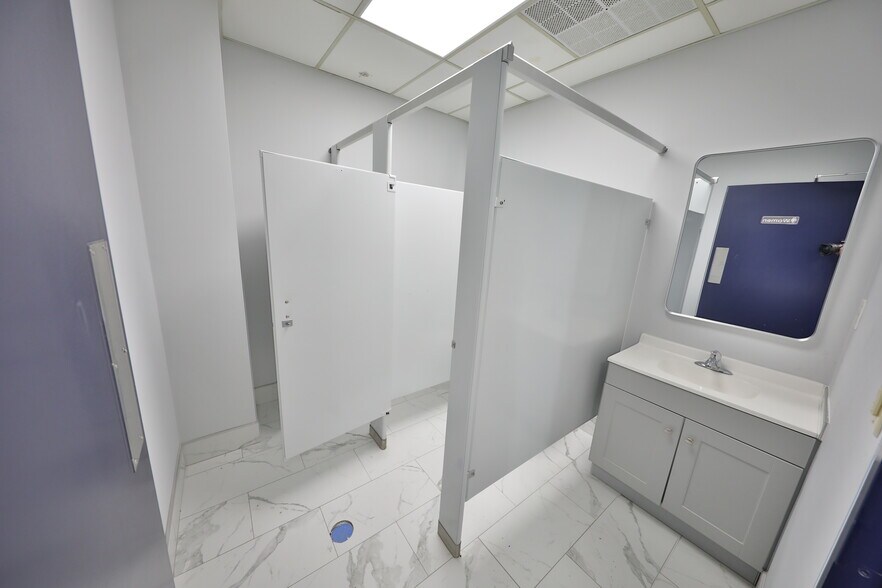 More Photos Of 999 Willow Grove St, Hackettstown Warehouse For Lease