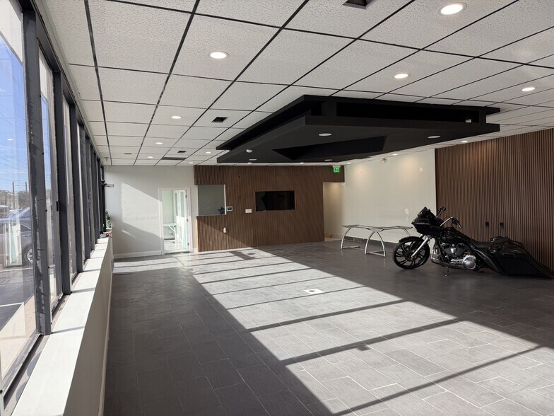 More Photos Of 5005 Edgewater Dr, Orlando Convenience Store For Sale