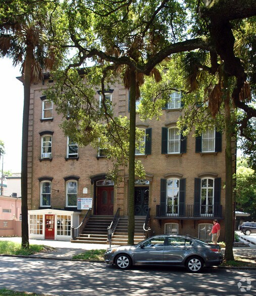 More Photos Of 107 W Liberty St, Savannah Apartments For Lease