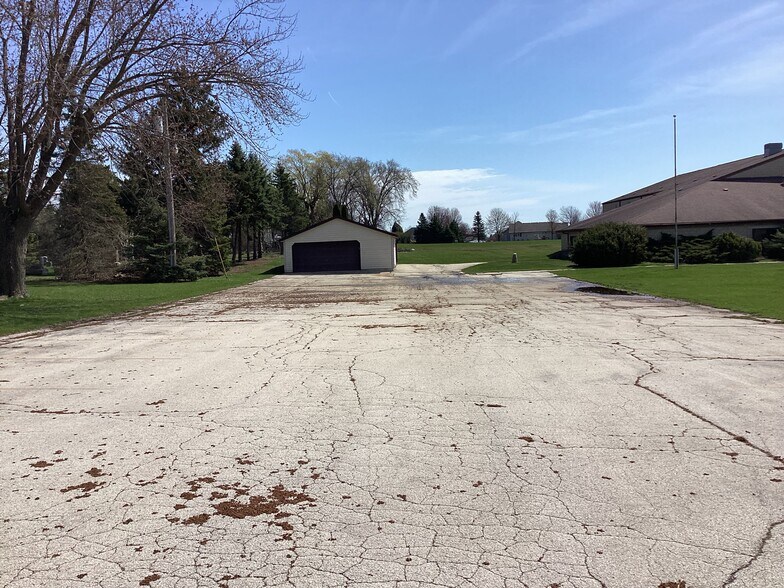 More Photos Of 2525 Oakwood Rd, Oak Creek Schools For Sale