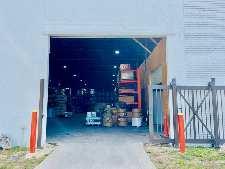 More Photos Of 4310 E Broadway Ave, Tampa Light Distribution For Lease