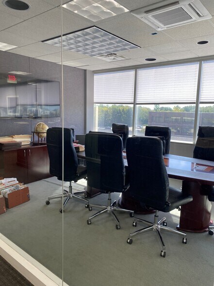 More Photos Of 7031 Orchard Lake Rd, West Bloomfield Office For Lease