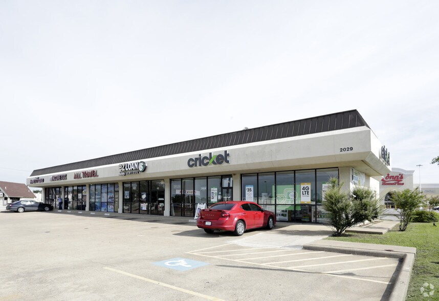 More Photos Of 2029 Town East Blvd, Mesquite General Retail For Lease