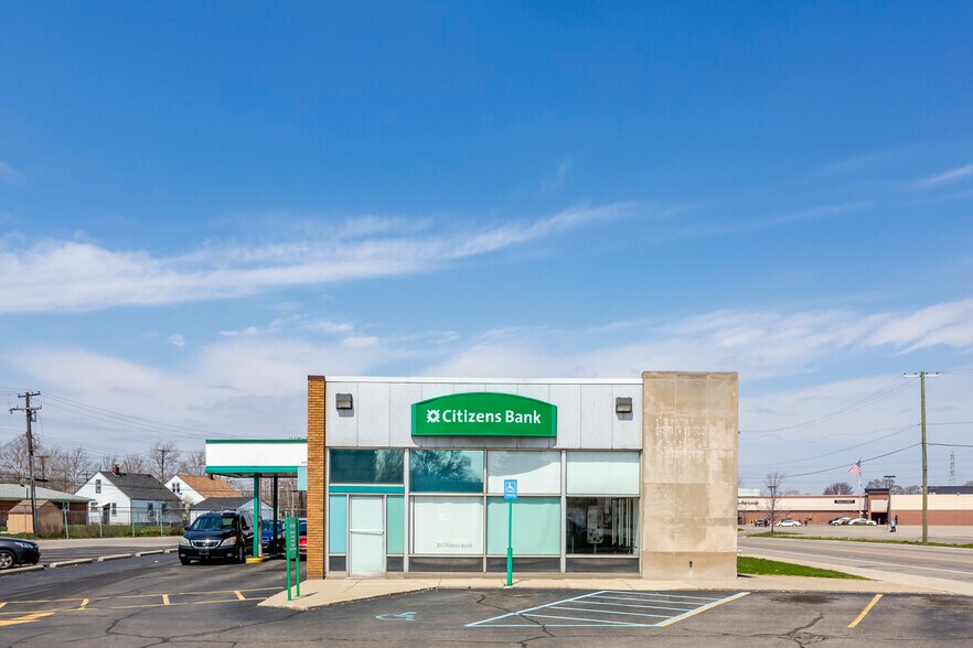 More Photos Of 20333 Conant Ave, Detroit Bank For Sale