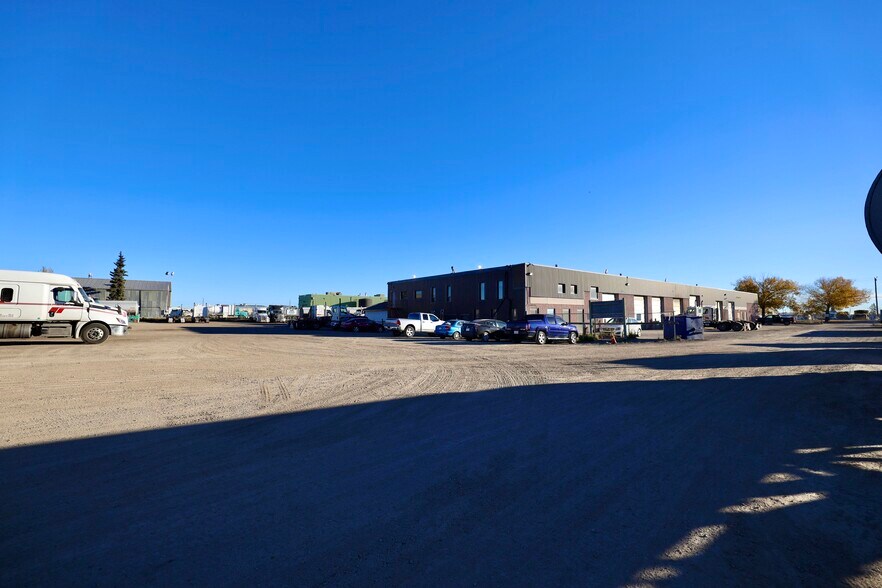 More Photos Of 8715 44th St SE, Calgary Warehouse For Sale