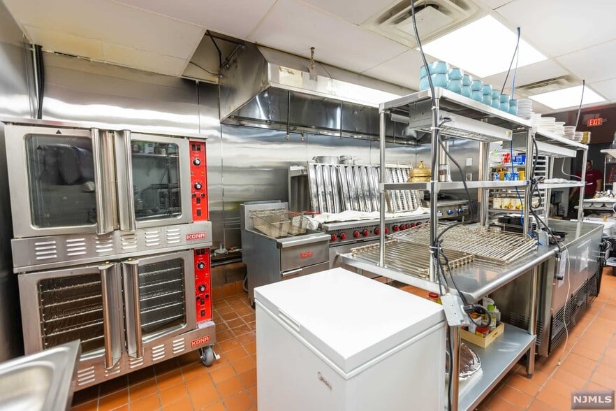 More Photos Of 526 Anderson Ave, Cliffside Park General Retail For Sale