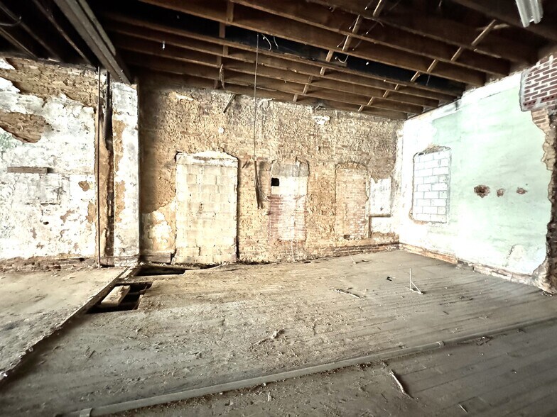 More Photos Of 111 Sage St, Toccoa Storefront Retail Residential For Sale