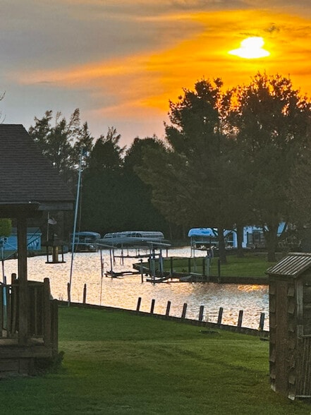 More Photos Of 752 W Faith St, Spruce Flex For Sale