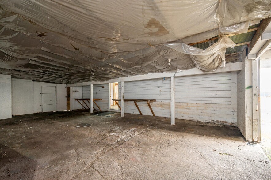 More Photos Of 120 W Smith Rd, Bellingham Service For Sale