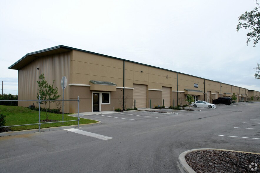More Photos Of 7466 Narcoossee Rd, Orlando Light Distribution For Lease
