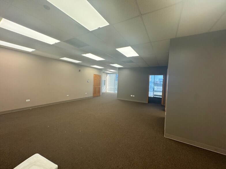 More Photos Of 1810 Estes Ave, Elk Grove Village Warehouse For Lease