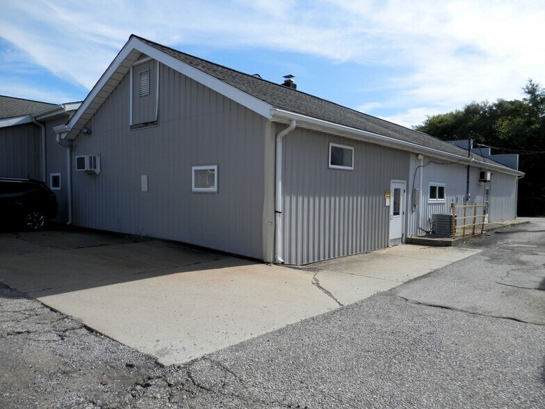More Photos Of 9682 Madison Rd, Montville Warehouse For Lease