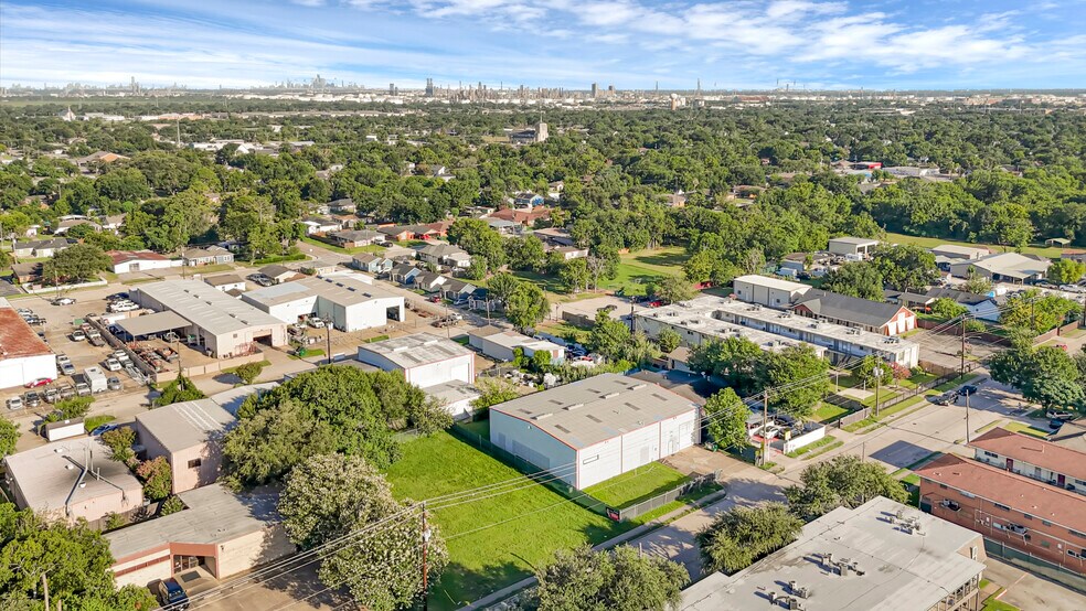 More Photos Of 1106 Witter St, Pasadena Industrial For Sale
