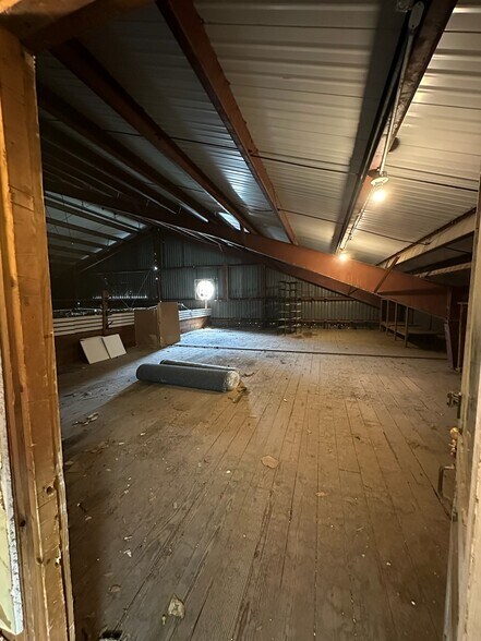 More Photos Of 2242 Silver St, Ashland Light Manufacturing For Lease